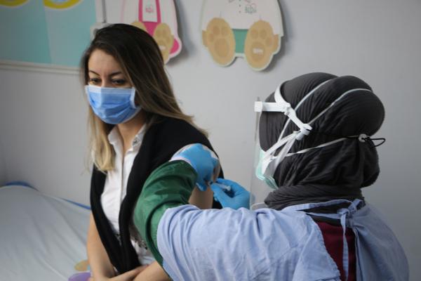 Tokat’ta sağlık çalışanlarına aşılama başladı • Sonsöz Gazetesi
